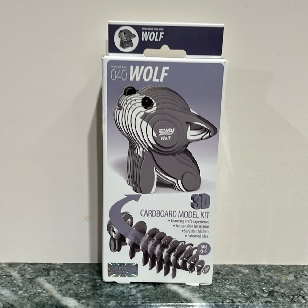 Cardboard model kit of wolf nwt